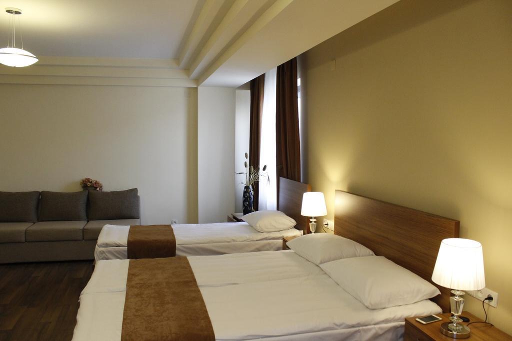 5Th Floor Guest House เยเรวาน ภายนอก รูปภาพ